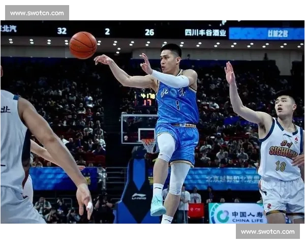 首钢男篮迎战强敌全力拼搏争夺季后赛名额比赛悬念十足